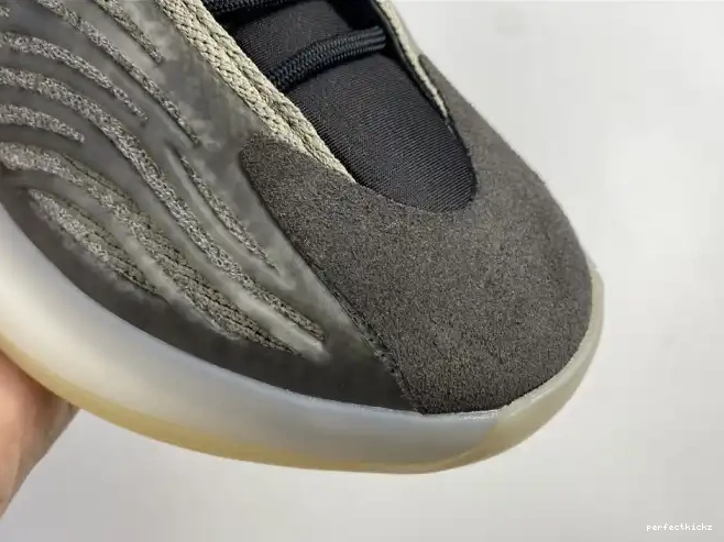 Barium Quantum Yeezy Adidas H68771 0611